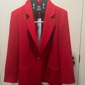 Beautiful red blazer. Single brace, tailored by.Harlan size 6 like new.